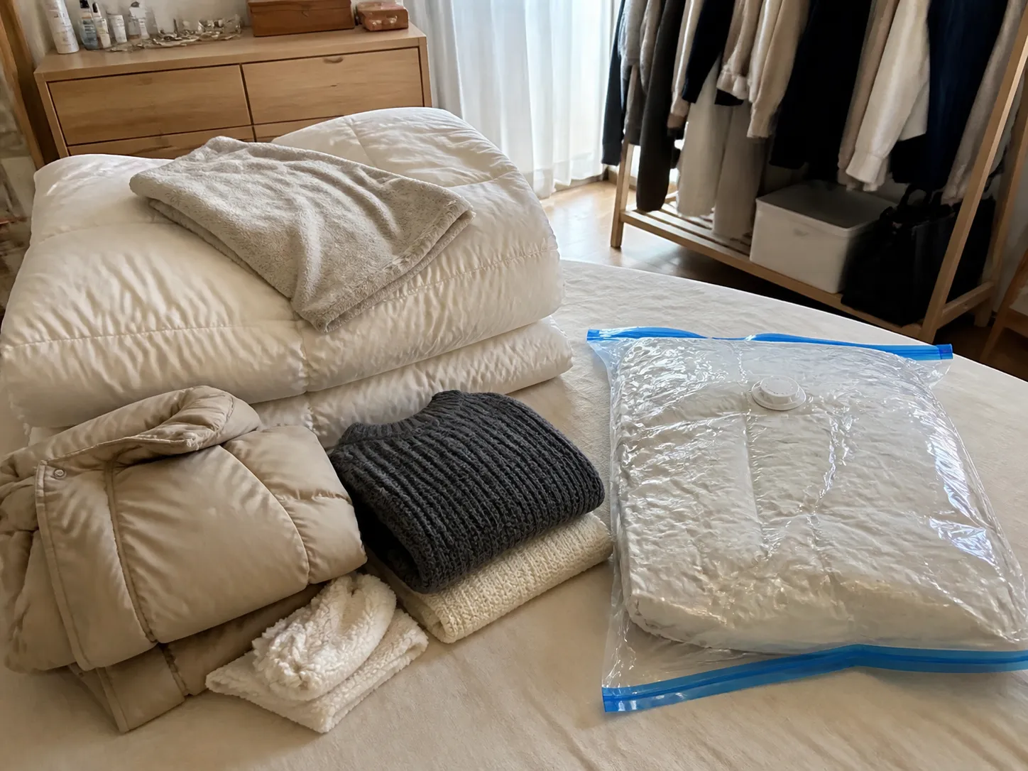 Bulky bedding before and after compression