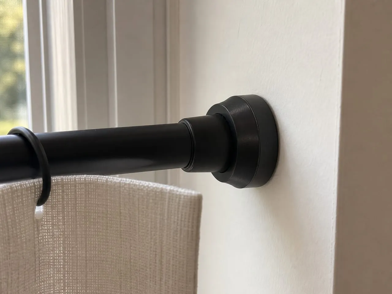 Close-up of the rubber end cap pressing against a wall